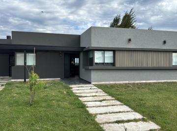 Casa · 175m² · 5 Ambientes · 2 Cocheras · Casa en Venta