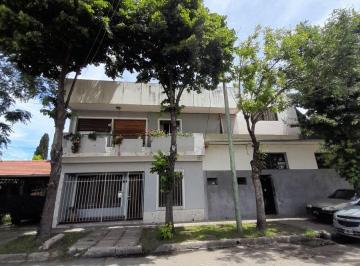 Casa de 3 ambientes, Ituzaingó · Venta de Vivienda Multifamiliar con Local. Ituzaingo Norte.