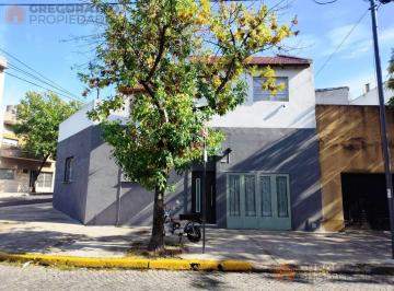 Casa · 237m² · 7 Ambientes · 1 Cochera · Casa Multifamiliar (2 Ph) Nueva Pompeya