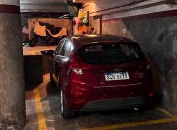 Garage · 20m² · 1 Cochera · Cochera en Venta Pocitos, con Renta.