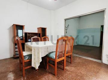 PH · 190m² · 5 Ambientes · 1 Cochera · Venta PH 5 Ambientes Frente/cochera S. Lugares Permuta