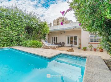 Casa · 273m² · 6 Ambientes · 2 Cocheras · Venta - Chalet - 6 Ambientes - Jardin con Piscina - Garage - Chauvin - Apto Crédito