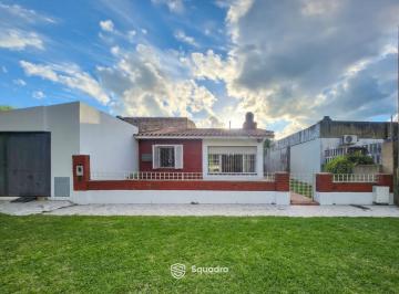 Casa · 90m² · 4 Ambientes · 1 Cochera · Venta - Casa 2/3 Domitorios, con Jardin - Barrio Grafico, Fisherton.