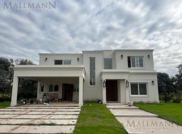 Casa · 300m² · 7 Ambientes · 2 Cocheras · Venta Casa 4 Dorm en Tilbury, Pilará con Financiamiento