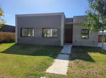Casa · 175m² · 4 Ambientes · 3 Cocheras · Casa en Venta en Santa Lucia, Pilar del Este, Pilar