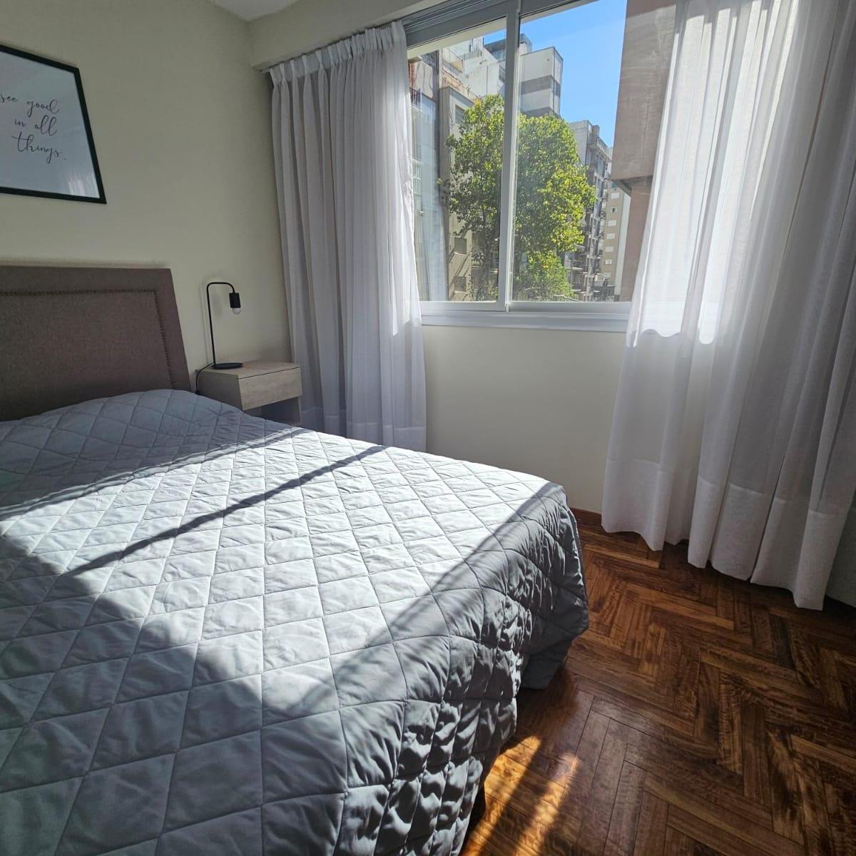 Depto 2 amb, 40m² con balcón al frente — Centro