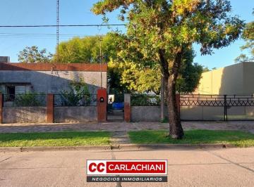 Casa · 90m² · 4 Ambientes · 1 Cochera · Casa en Las Rosas