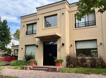 Casa · 192m² · 7 Ambientes · 4 Cocheras · Venta Casa en Barrio Septiembre Escobar - 4 Dorm - 4 Baños Apto Crédito - Oportunidad por Viaje