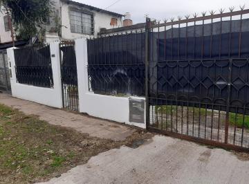 Casa de 4 ambientes, Lomas de Zamora · Casa de 400 m² con 2 Dorm. en Venta en Llavallol