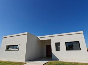 Casa · 150m² · 5 Ambientes · 2 Cocheras · Casa 5 Ambientes en Pilar del Este Santa Elisa