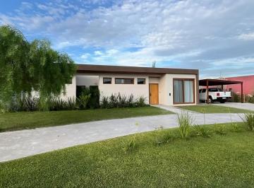 Casa · 210m² · 5 Ambientes · 2 Cocheras · Impresionante Casa en Venta en San Sebastian