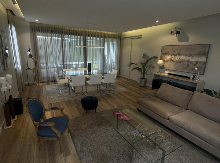 Casa · 136m² · 4 Ambientes · 4 Cocheras