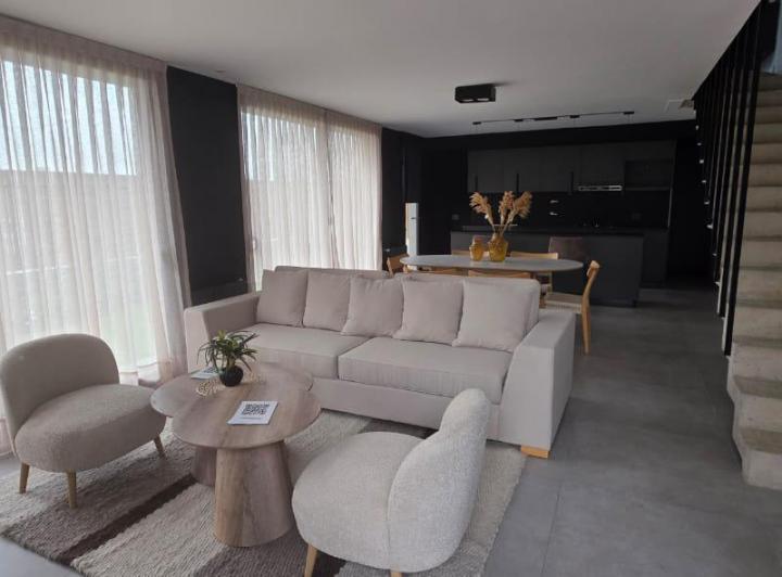 Casa · 170m² · 5 Ambientes · 2 Cocheras