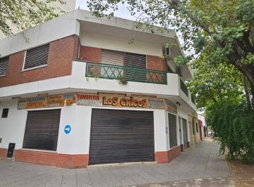 Casa · 180m² · 4 Ambientes · 1 Cochera · Excelente Casa C/local, Parque, Quincho, Parrilla y Garage!