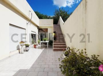 Casa · 128m² · 4 Ambientes · 2 Cocheras · Venta Casa 4 Amb Patio Terraza Cochera San Justo Permuta