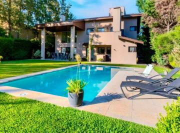 Casa de 5 ambientes, Berazategui · Impecable! Casa en Venta, club de Campo Abril.