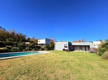Casa · 150m² · 4 Ambientes · Casa en Alquiler en Santa Guadalupe, Pilar del Este, Pilar