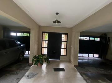 Casa · 500m² · 8 Ambientes · 2 Cocheras · Casa en Venta en San Martin 2900 de 4 Dorm.
