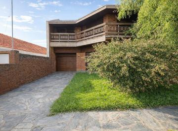Casa de 6 ambientes, Mar del Plata · Casa Principal + Quincho Independiente Sobre Doble Lote en Punta Mogotes