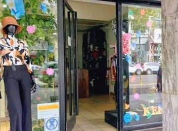 Local comercial · 130m² · 2 Ambientes · Local en Alquiler - Flores