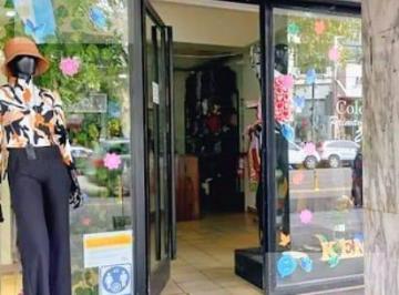 Local comercial · 130m² · 2 Ambientes · Local en Alquiler - Flores
