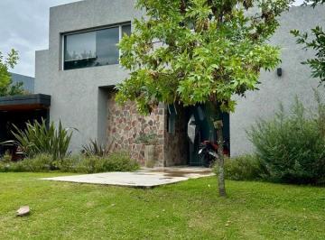 Casa de 6 ambientes, Mendiolaza · Casa en Venta en Estancia Q2 con Quincho y Piscina
