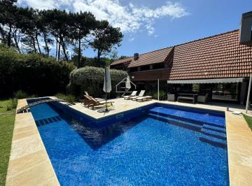 Foto1 · Casa en Venta de 5 Dorm. en Punta del Este, Lugano, Playa Brava