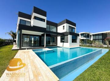 Casa · 414m² · 7 Ambientes · 2 Cocheras · Venta de Casa 7 Ambientes en Terralagos