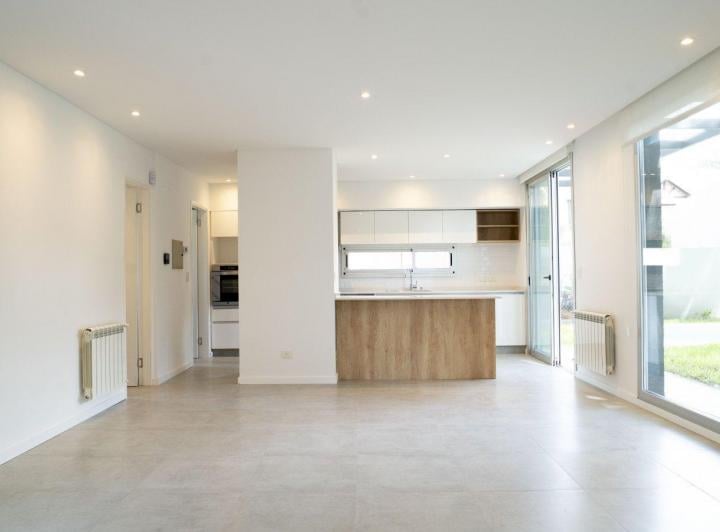 Casa · 147m² · 5 Ambientes · 2 Cocheras