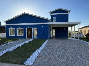 Casa · 210m² · 5 Ambientes · 1 Cochera · Casa en Alquiler Santa Ines Canning - Amoblado