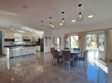 Casa · 210m² · 5 Ambientes · 1 Cochera · Casa en Venta Canning Santa Ines, 5 Ambientes