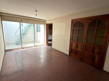 Casa · 127m² · 8 Ambientes · 1 Cochera · Casa a Reciclar