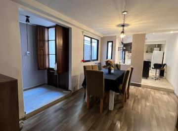 Casa · 130m² · 2 Dormitorios · Casa de 2 Dorm. Pasillo No PH en El Centro de Rosario