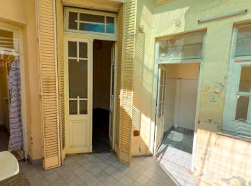 Casa · 55m² · 5 Ambientes · Casa de Pasillo en Venta