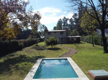 Quinta vacacional · 160m² · 5 Ambientes · 4 Cocheras · Quinta en General Rodriguez