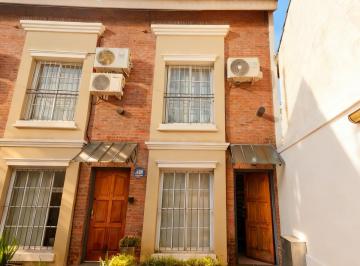 Casa · 85m² · 4 Ambientes · 1 Cochera · Triplex 4amb Al Frente con Amplia Cochera (Apto Credito)