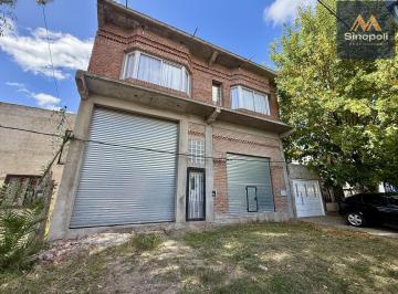 Casa · 200m² · 4 Ambientes · 4 Cocheras · Venta, de Casa, Lisandro Olmos, con Local y Garage Para Camión