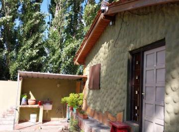 Quinta vacacional de 3 ambientes, Gaiman · Quinta con Casa y Galpon, Frutales, Piscina. Dentro del Ejido Urbano