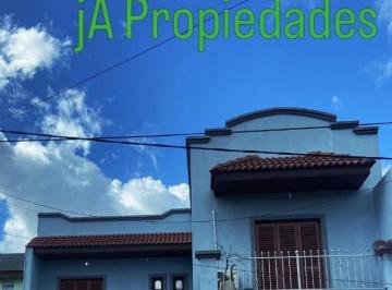 Casa · 260m² · 3 Ambientes · 3 Cocheras · Importante Propiedad en Venta en 528 E 132 y 133