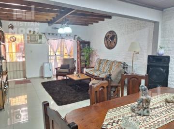 Casa · 257m² · 4 Ambientes · 3 Cocheras · Casa en Escobar Apta Crédito con Gran Local.