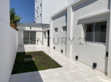 Casa · 110m² · 5 Ambientes · Venta 66 y 30. Casa 100% Remodelada 3 Dorm. con Patio
