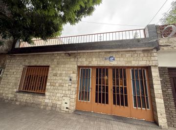 Casa · 97m² · 2 Dormitorios · 1 Cochera · Casa con Garage y Patio en Venta
