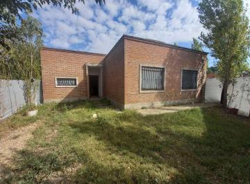 Casa de 4 ambientes, Carmen de Areco · Casa Apta Credito con Excelente Construccion