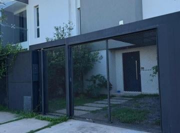 Casa · 95m² · 4 Ambientes · 1 Cochera · Dúplex Apto Crédito 2 Dorm. en Dok Norte Housing