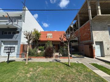 Casa de 4 ambientes, Quilmes · Quilmes, Chalet Sobre Av Mosconi 4365 E/ 343 y 344