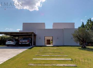 Casa · 454m² · 13 Ambientes · 2 Cocheras · Venta Casa 5 Dorm. en El Tonó, Pilará