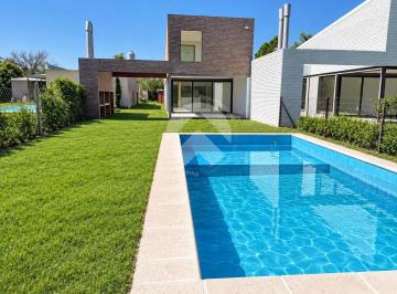Casa · 126m² · 3 Ambientes · 1 Cochera · Casas de Campo a Estrenar - Villa California