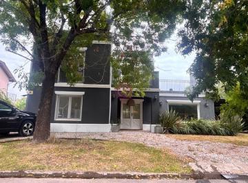 Casa · 220m² · 6 Ambientes · Casa Chalet en Alquiler en Buen Retiro, Pilar, G. B. a. Zona Norte
