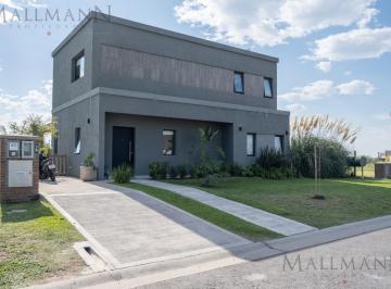 Casa · 155m² · 5 Ambientes · Casa en Venta 5 Amb en Santa Elisa, Pilar del Este