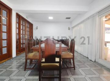Casa · 249m² · 5 Ambientes · 1 Cochera · Venta Casa 4 Ambientes con Pileta, Munro, Vte. Lopez